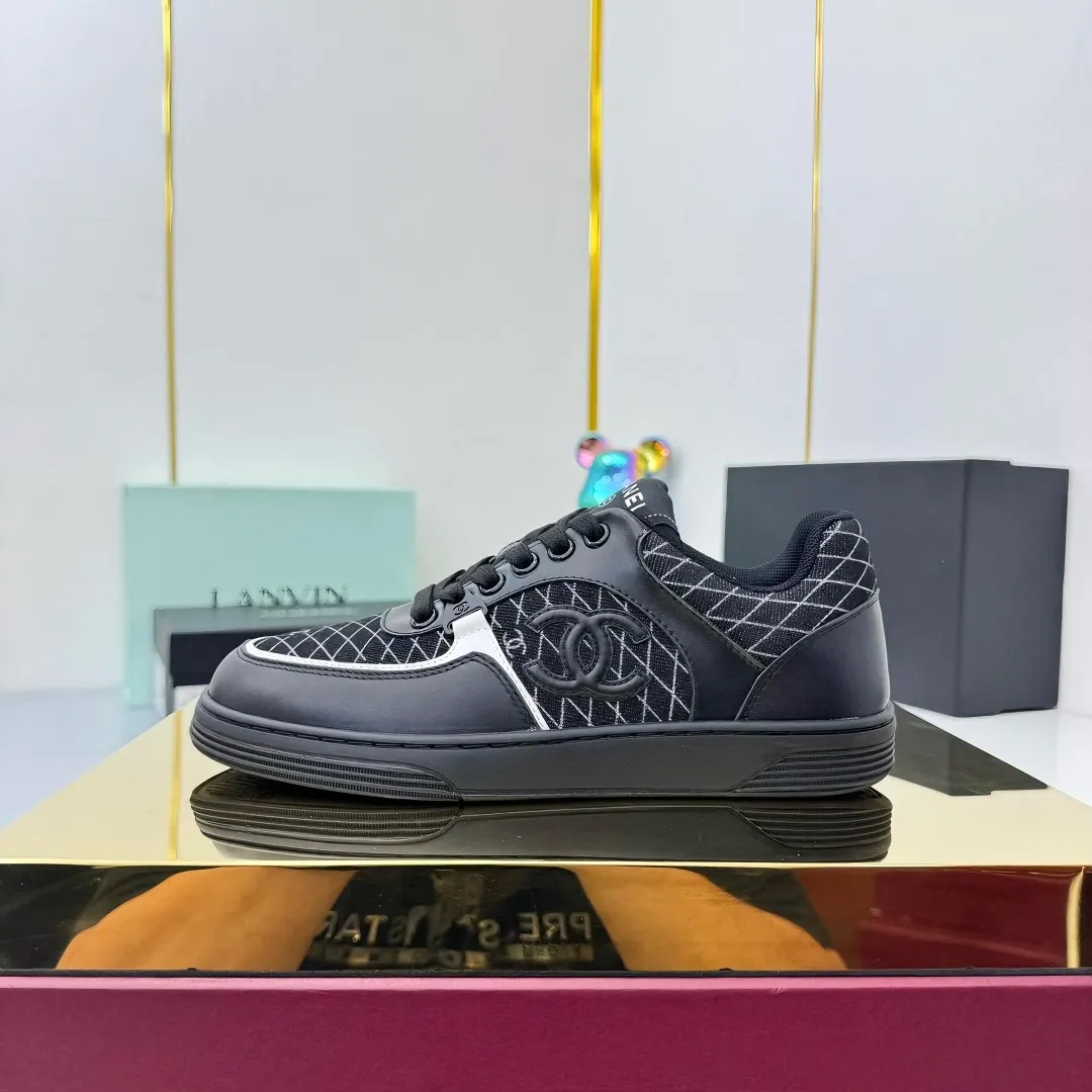 👟👟Ex-factory price 620👟👟High quality! ! ! CHANEL Chanel 25A latest thick-soled casual sports shoes. The counter is synchronized. The counter is very popular. It is a shoe that is very difficult to buy. The most popular thick-soled casual shoes on the Internet. As you can imagine, the most popular thick-soled casual shoes can not be missed. It has both good looks and comfort. Simple and versatile. The thick sole increases the height and is super versatile. Whoever wears it will look better. Upper: cowhide stitching. Lining: breathable mesh. Outsole: TPU original outsole. Size: 35-41 👉